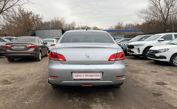 Peugeot 408