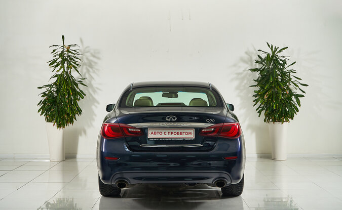 Infiniti Q70