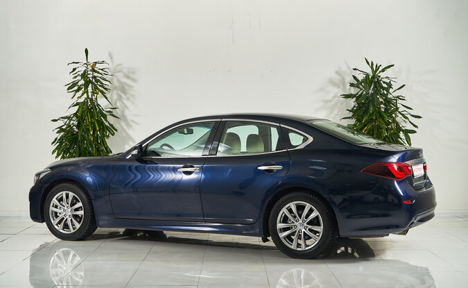 Infiniti Q70