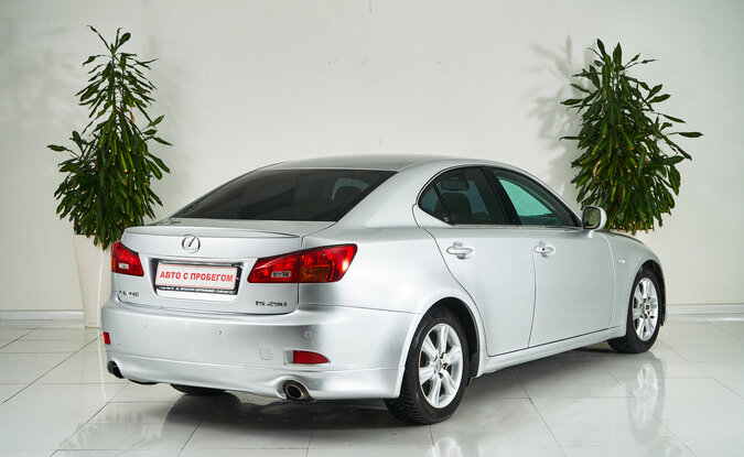 Lexus IS