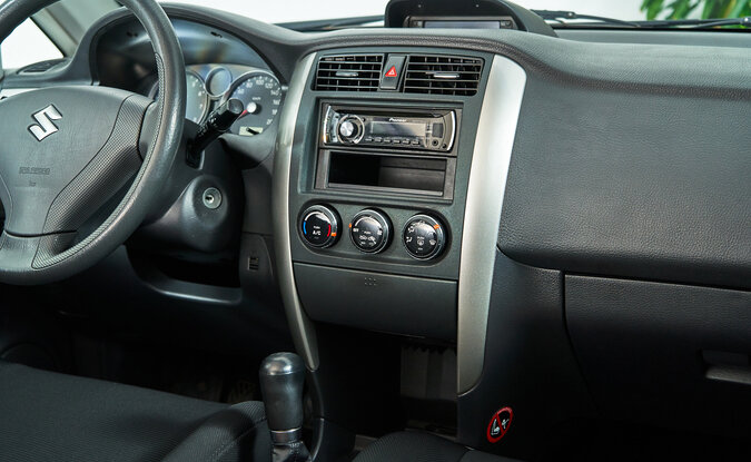 Suzuki Liana