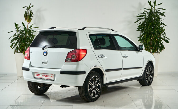 Geely MK Cross