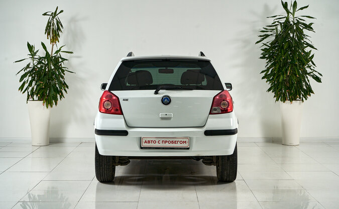 Geely MK Cross