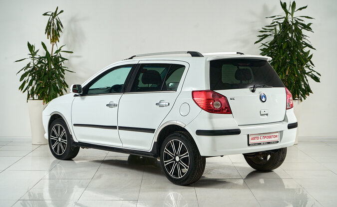 Geely MK Cross