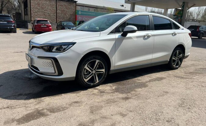 BAIC EU5