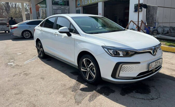 BAIC EU5