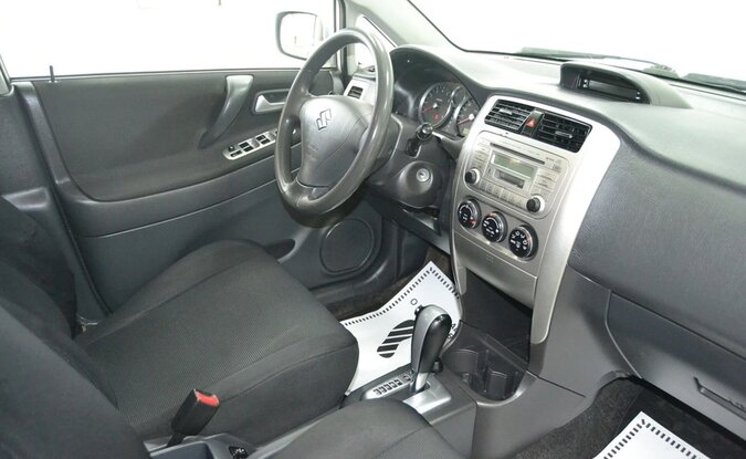 Suzuki Liana