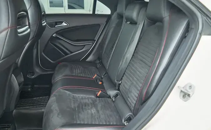 Mercedes benz CLA